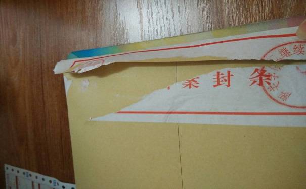 误拆档案袋用胶水补如果档案袋不小心被拆开了，可以尝试使用胶水进行修补。但需要注意以下几点