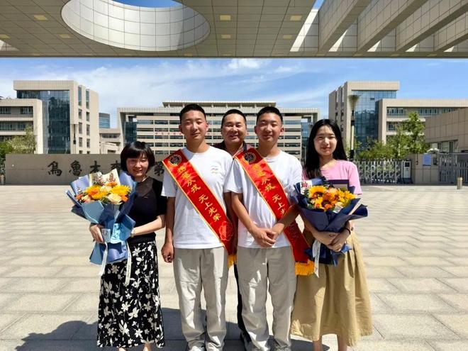 国防科大双胞胎国防科大双胞胎，闪耀星辰的荣耀篇章