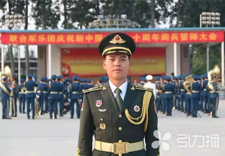 为参加阅兵推迟婚礼因参加阅兵而推迟婚礼，爱情与荣耀的别样篇章